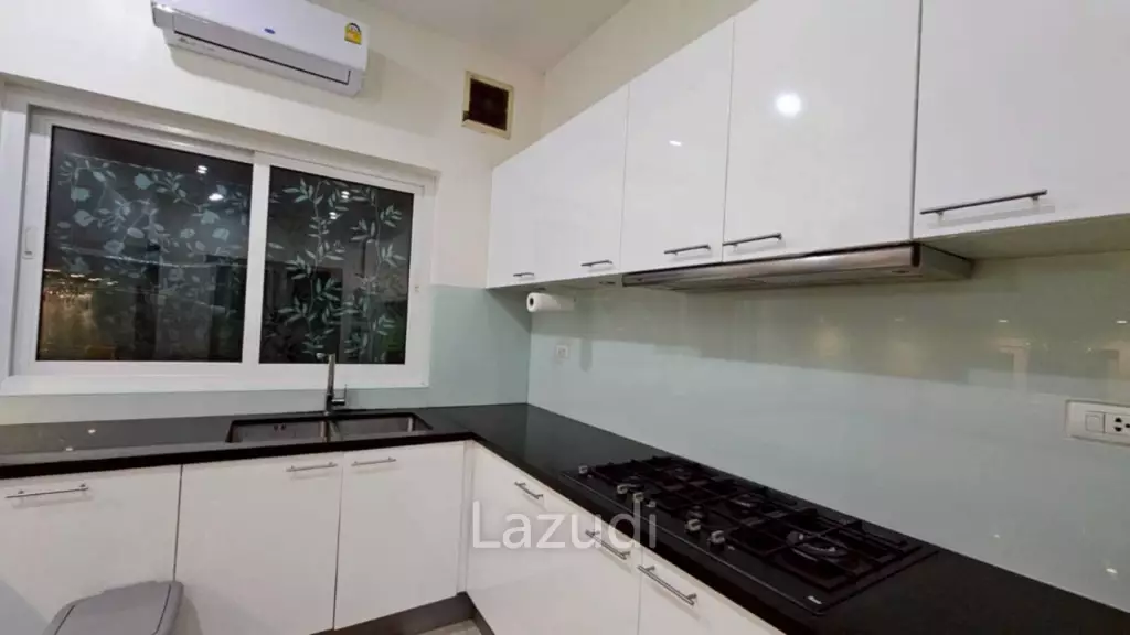 Palm villas : Modern 6 Bed Pool villa with large land plot