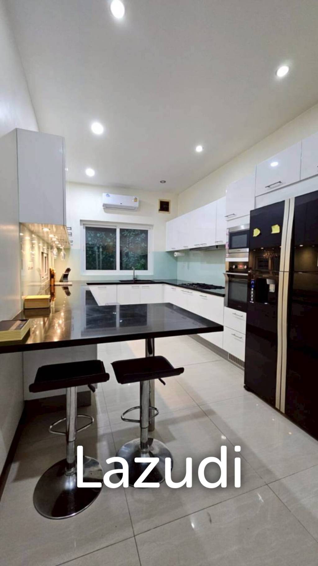 Palm villas : Modern 6 Bed Pool villa with large land plot