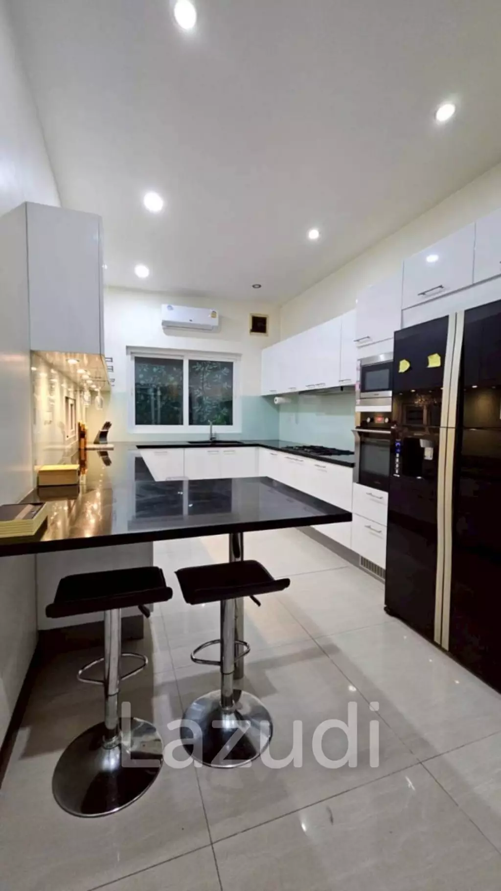 Palm villas : Modern 6 Bed Pool villa with large land plot