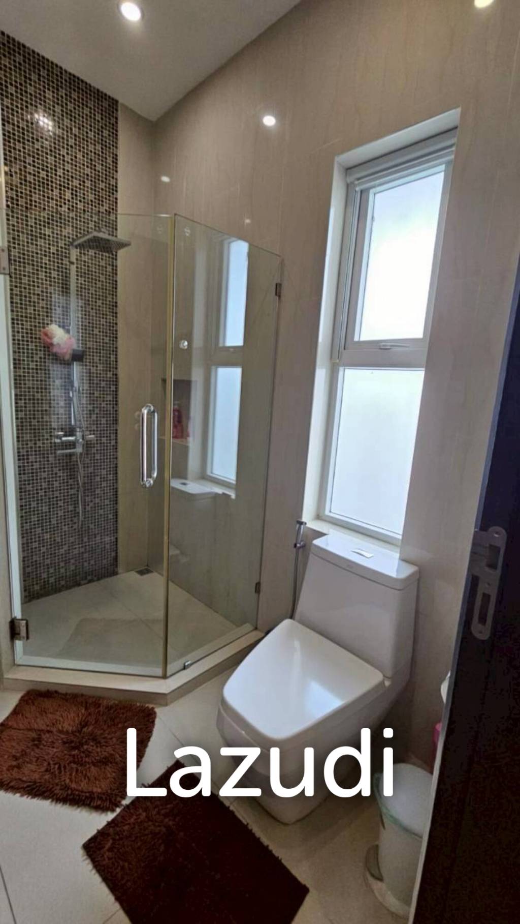 Palm villas : Modern 6 Bed Pool villa with large land plot