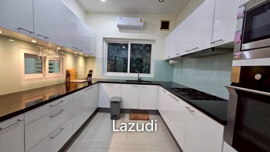 Palm villas : Modern 6 Bed Pool villa with large land plot