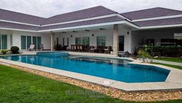 Palm villas : Modern 6 Bed Pool villa with large land plot