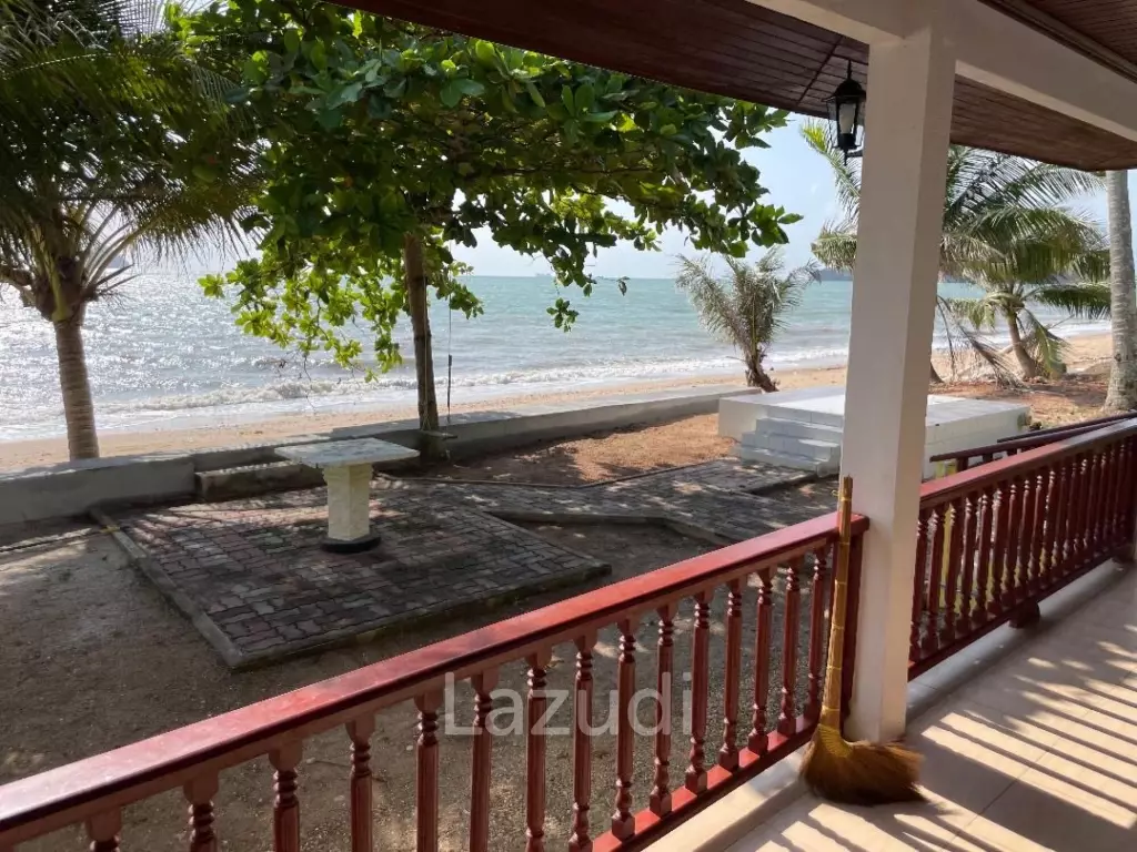 BEACHFRONT VILLA : 3 bed beachfront villa in Chumpon
