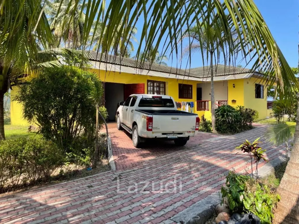 BEACHFRONT VILLA : 3 bed beachfront villa in Chumpon