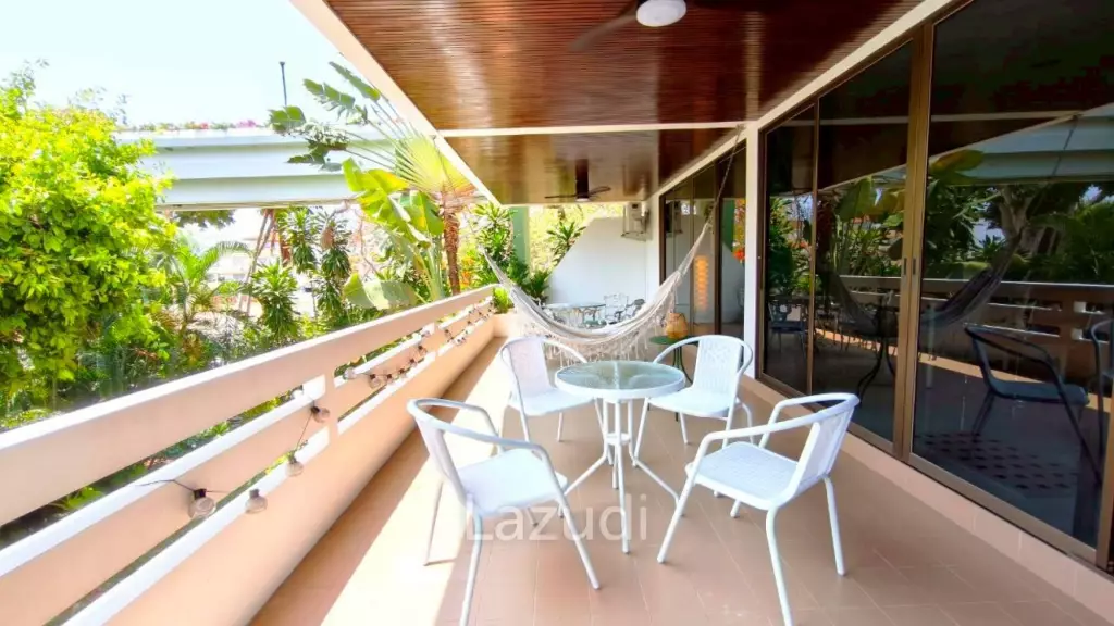 Direct Beachfront Grand Condotel Jomtien