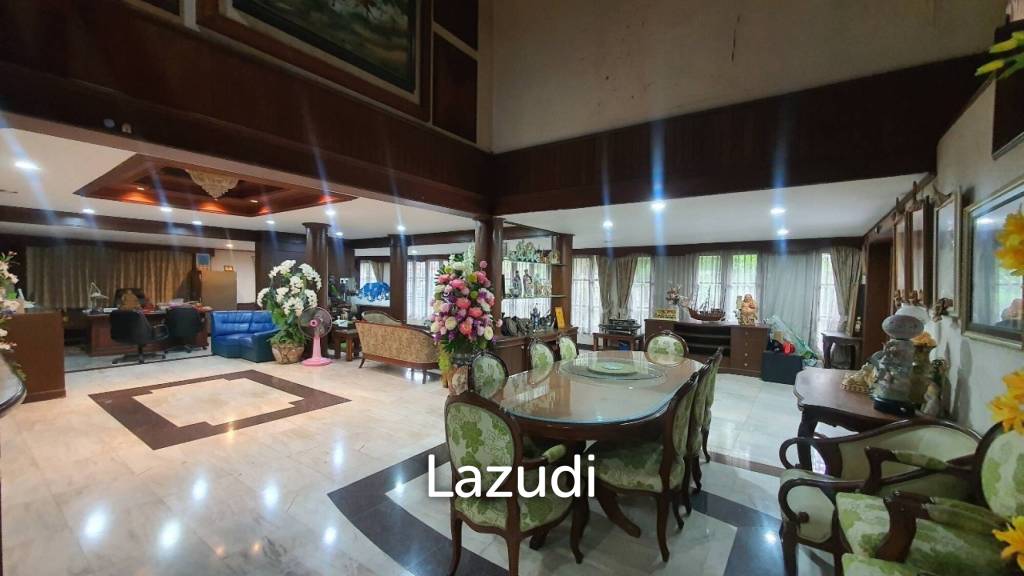 1600 sqm 7-Bed Detached House in Bangkok Near MRT Lak Song