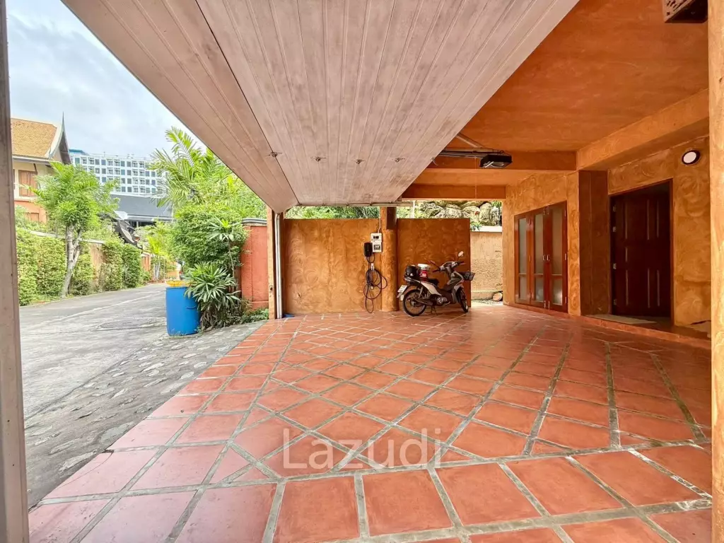 Iconic Thai-Bali Luxury Villa for Sale Dharawadi Na Jomtien