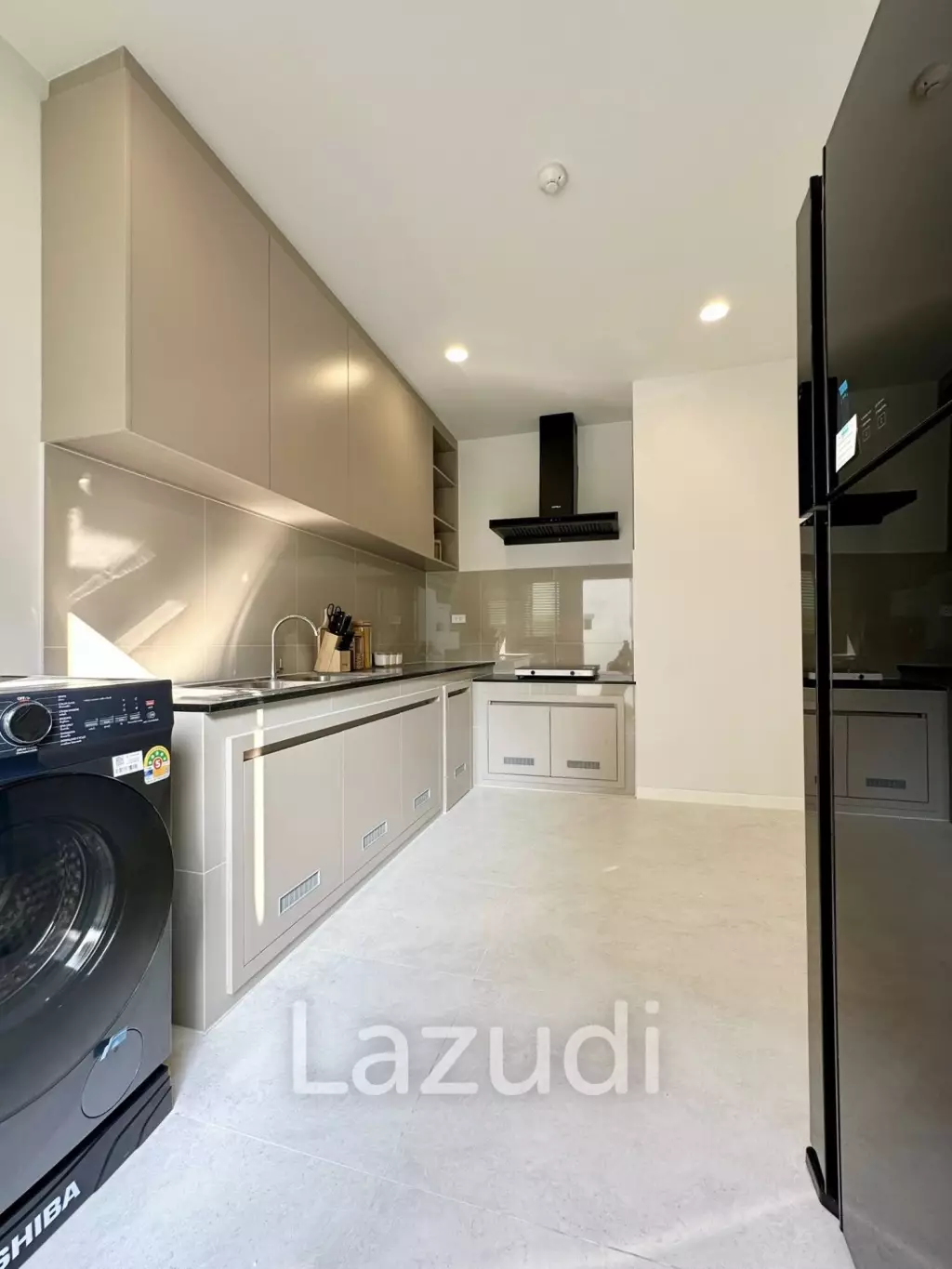Brand New 4 Bedroom Luxury House Walking Distance to BISP