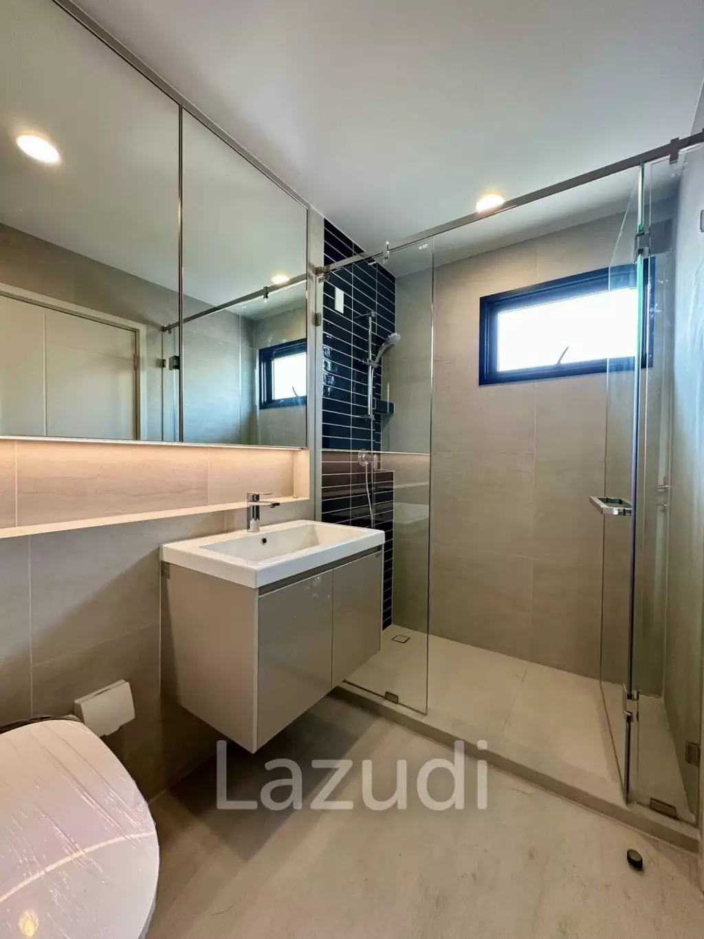 Brand New 4 Bedroom Luxury House Walking Distance to BISP