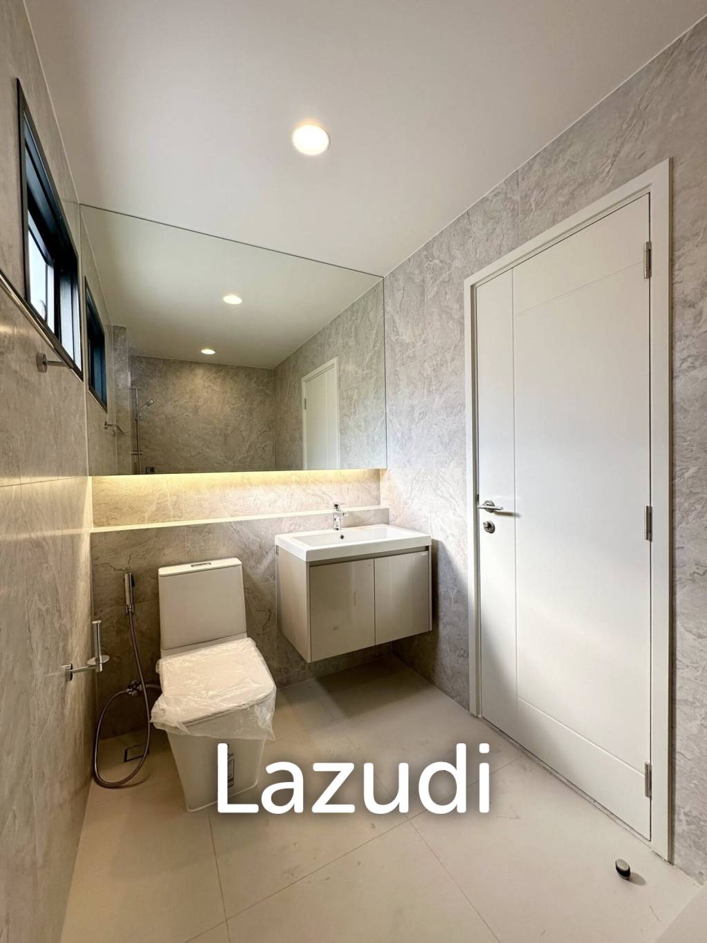 Brand New 4 Bedroom Luxury House Walking Distance to BISP
