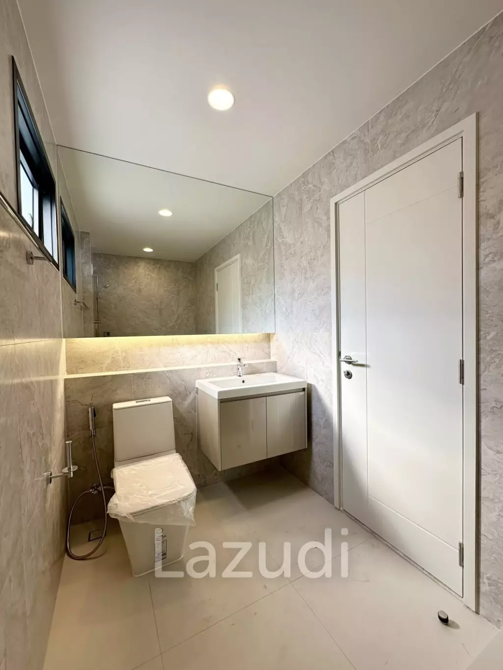 Brand New 4 Bedroom Luxury House Walking Distance to BISP