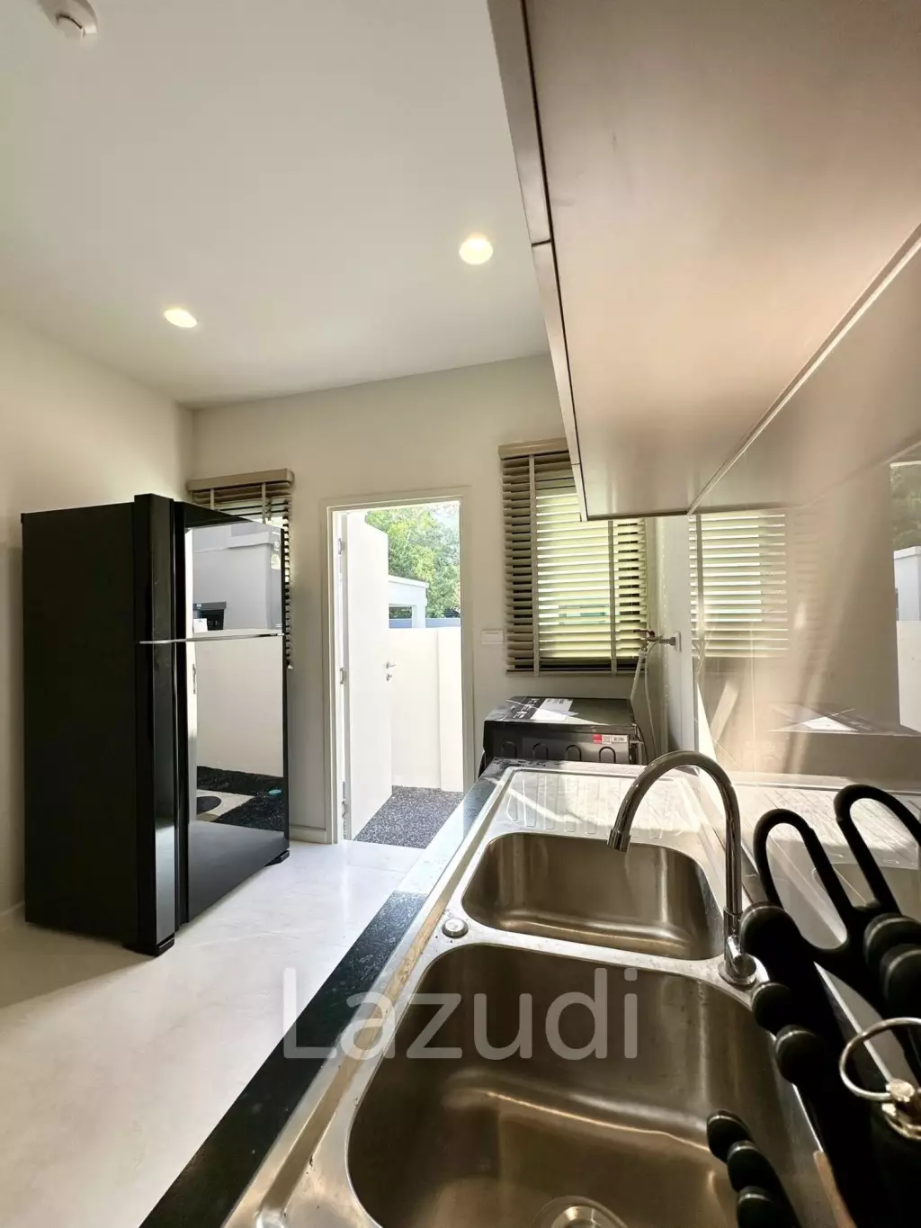 Brand New 4 Bedroom Luxury House Walking Distance to BISP