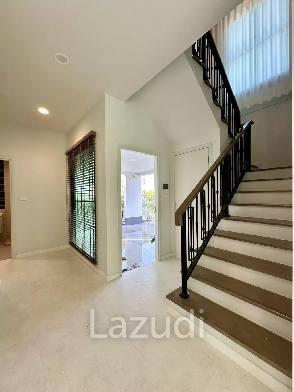 Brand New 4 Bedroom Luxury House Walking Distance to BISP