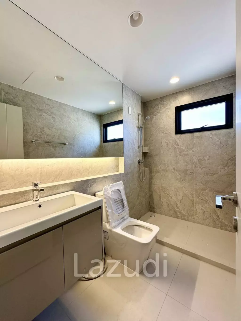 Brand New 4 Bedroom Luxury House Walking Distance to BISP