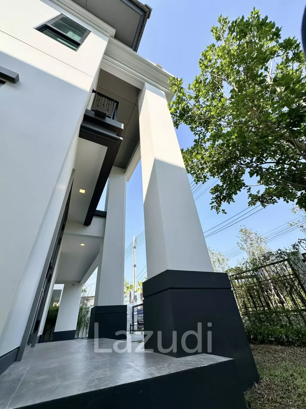 Brand New 4 Bedroom Luxury House Walking Distance to BISP