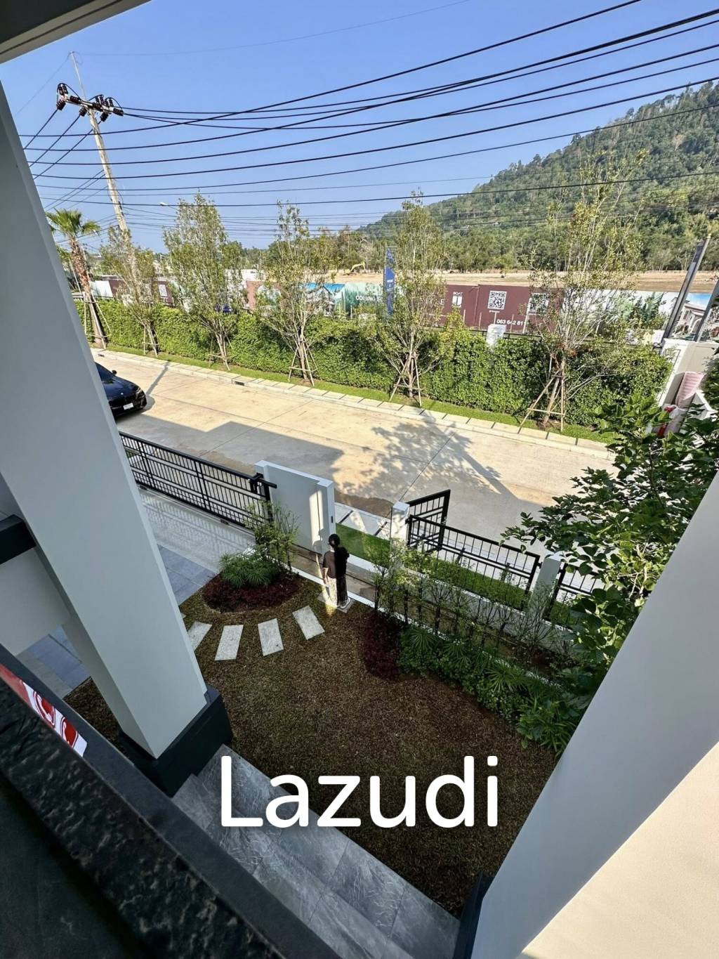 Brand New 4 Bedroom Luxury House Walking Distance to BISP
