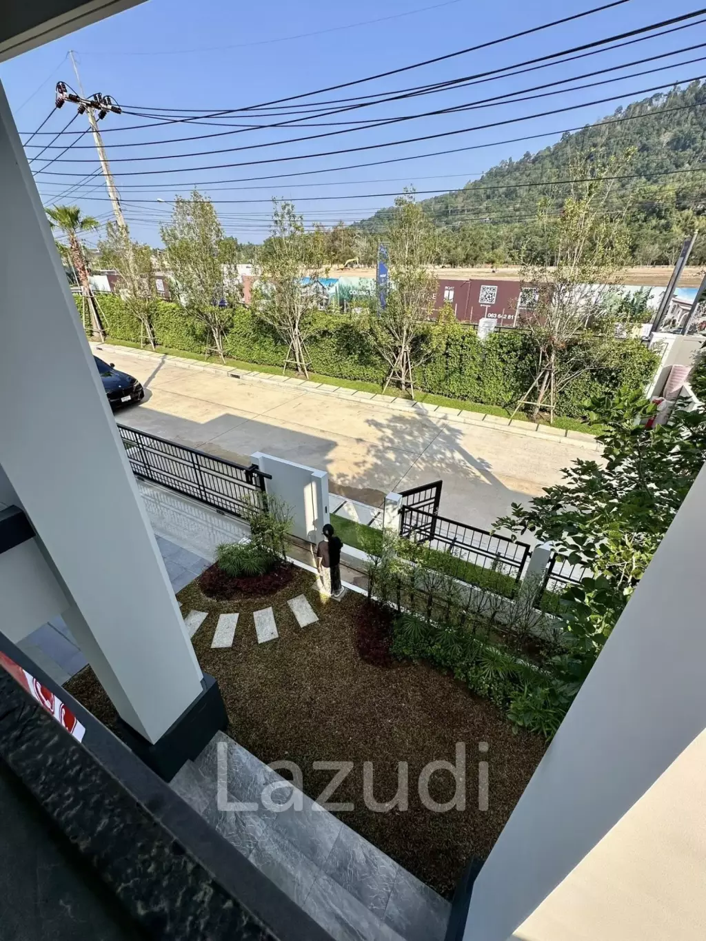 Brand New 4 Bedroom Luxury House Walking Distance to BISP