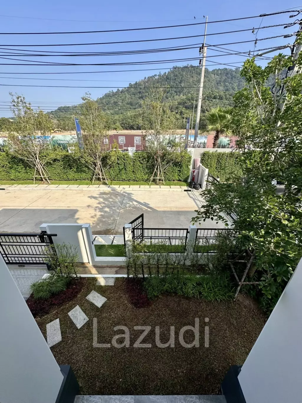 Brand New 4 Bedroom Luxury House Walking Distance to BISP