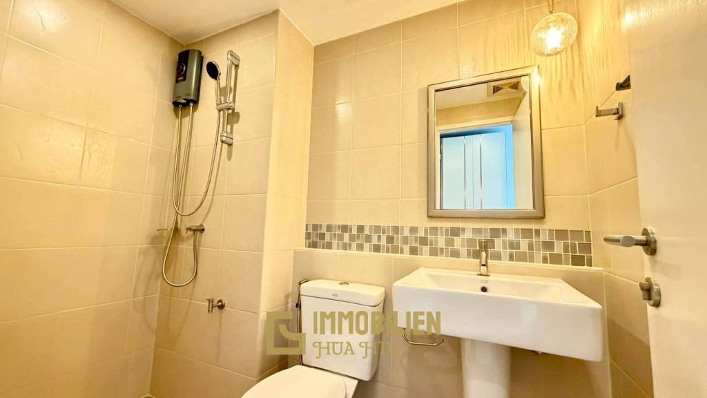 Жилая площадь 61 кв.м / 2 спальни + 2 ванные комнаты / балкон