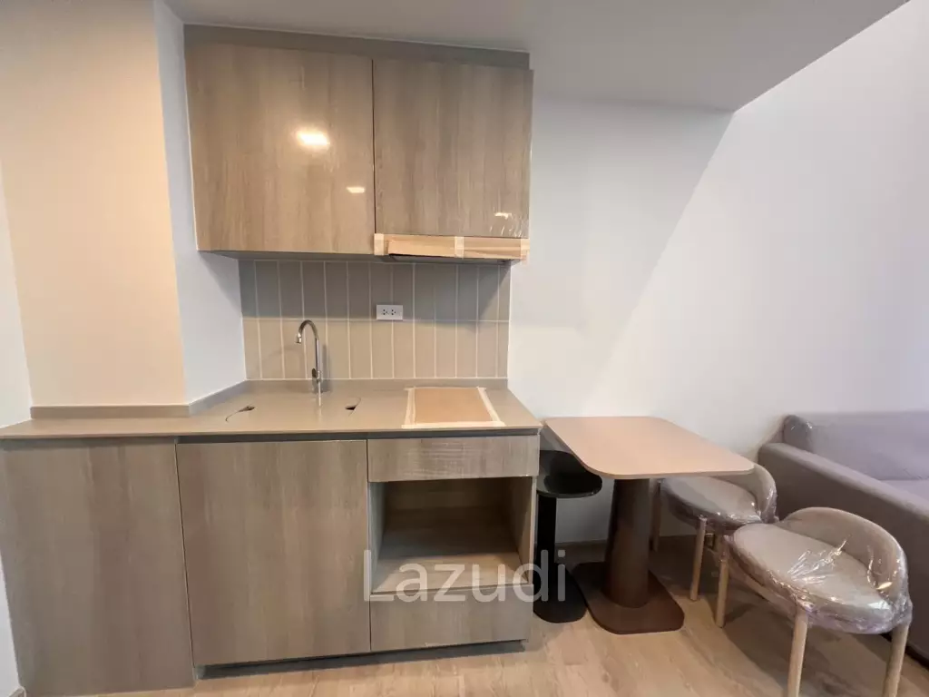Loft High Ceiling 36.84 sqm Condo near Kaset and Sripatum University
