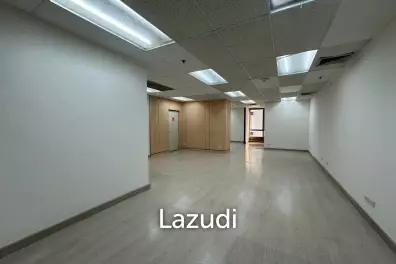 70 sqm bright office for rent at 253 Asoke Building Khlong Toei Nuea Bangkok