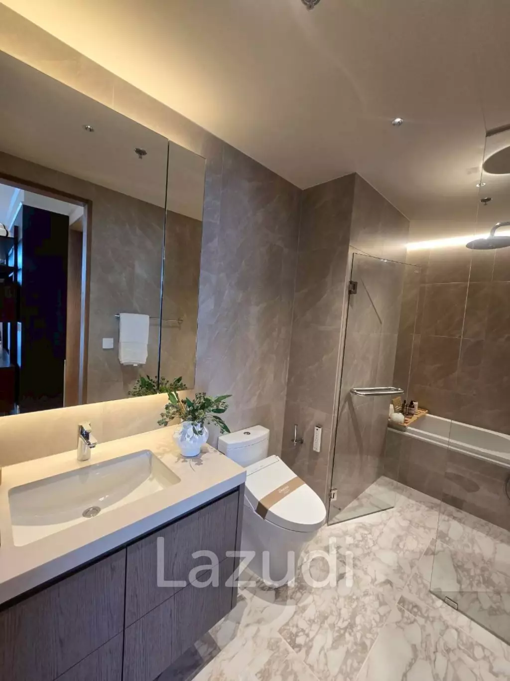 Modern 3 bedroom condo at Noble Emmerse Phrom Phong Khlong Toei