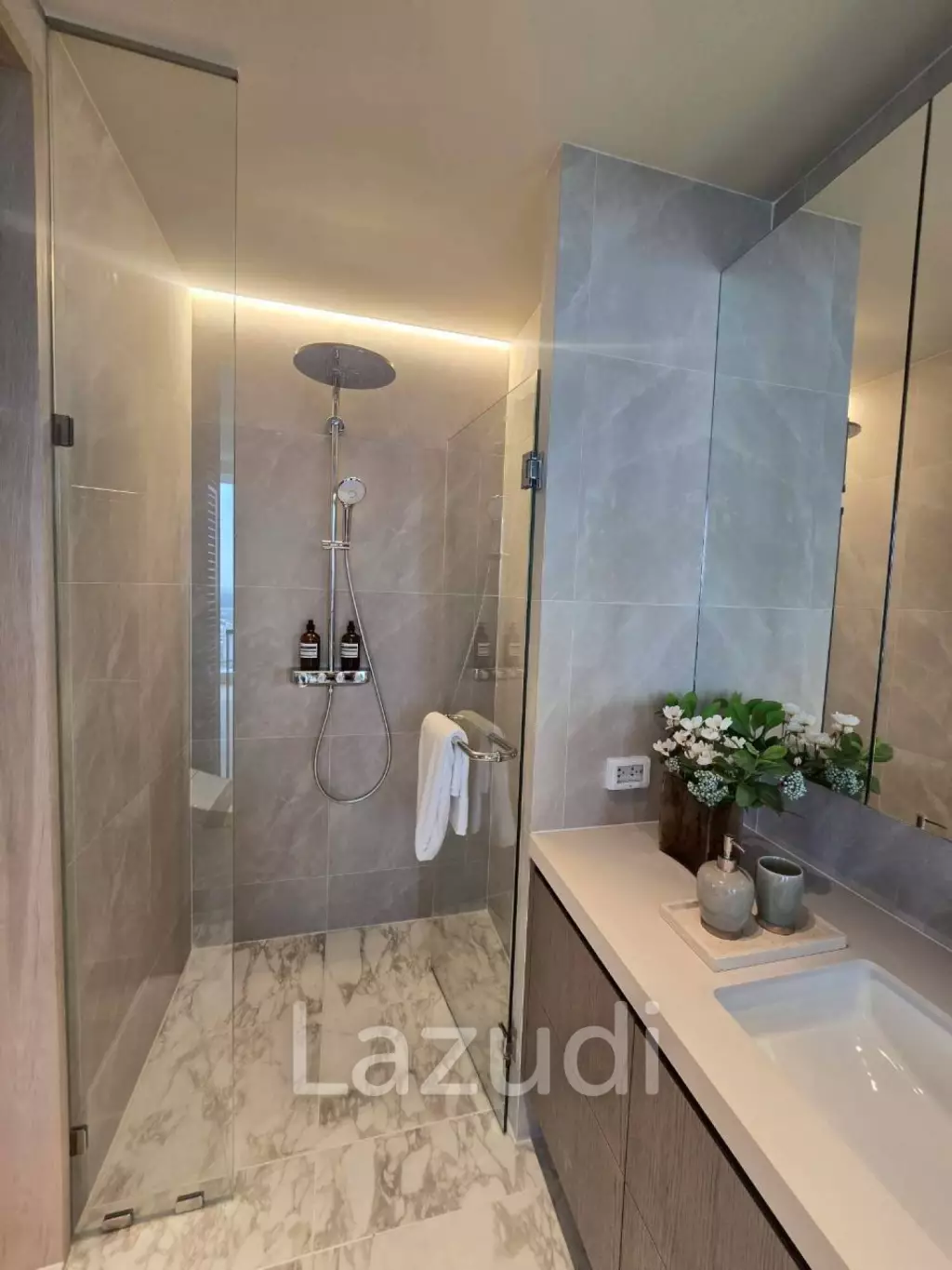 72.96 sqm 2-Bed Condo in Noble Emmerse Phrom Phong, Khlong Toei