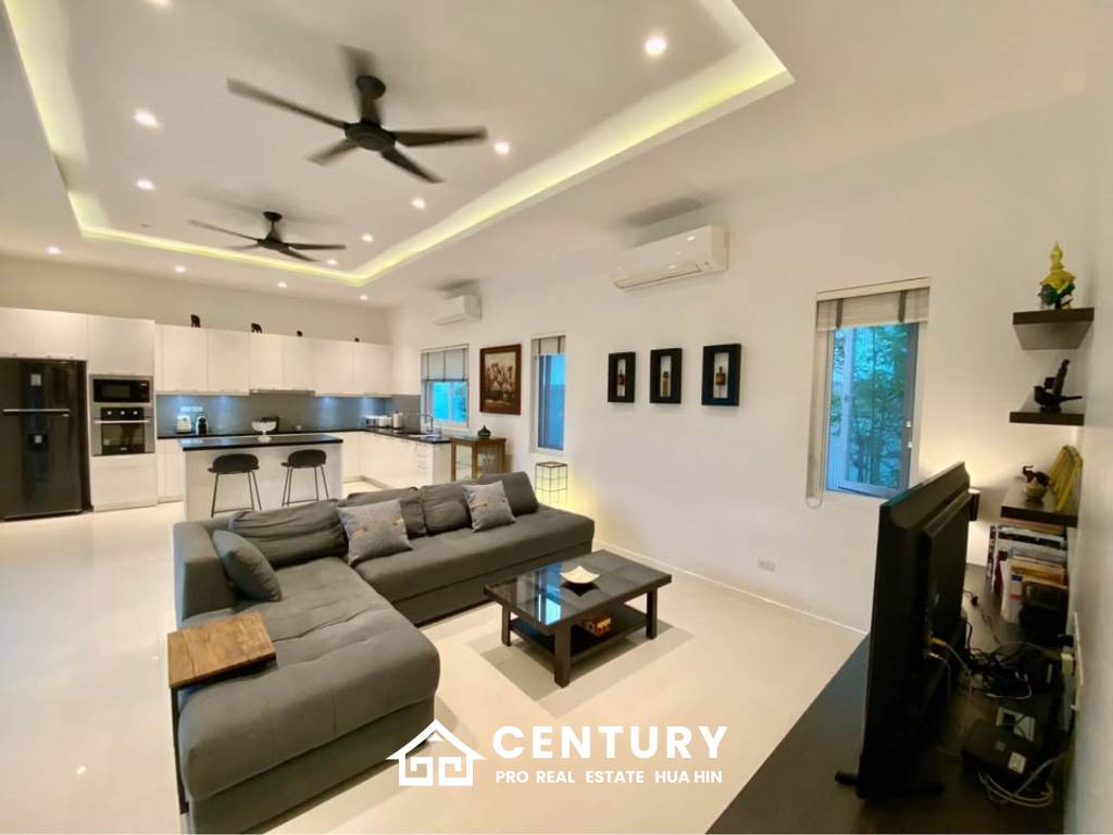 ARIA HUA HIN 1 : 3 bed luxurious modern pool villa