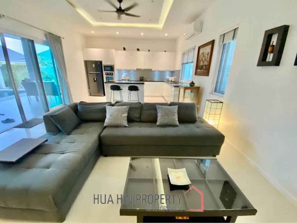 ARIA HUA HIN 1 : 3 bed luxurious modern pool villa