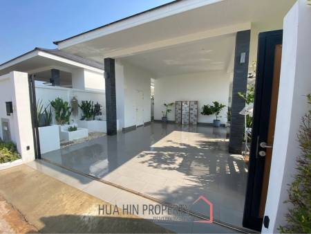 ARIA HUA HIN 1 : 3 bed luxurious modern pool villa