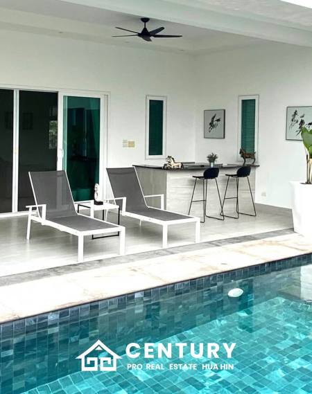 ARIA HUA HIN 1 : 3 bed luxurious modern pool villa