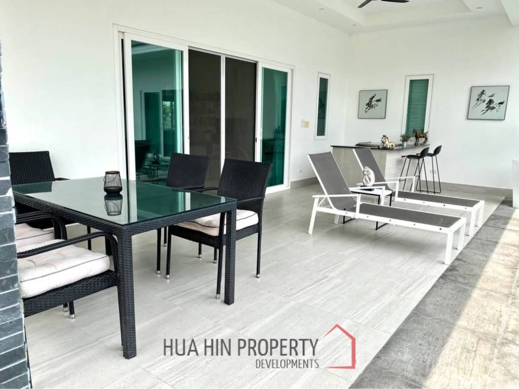 ARIA HUA HIN 1 : 3 bed luxurious modern pool villa