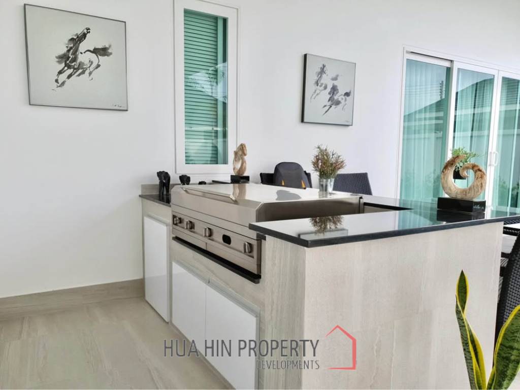 ARIA HUA HIN 1 : 3 bed luxurious modern pool villa