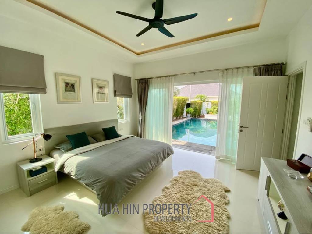 ARIA HUA HIN 1 : 3 bed luxurious modern pool villa