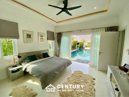 ARIA HUA HIN 1 : 3 bed luxurious modern pool villa