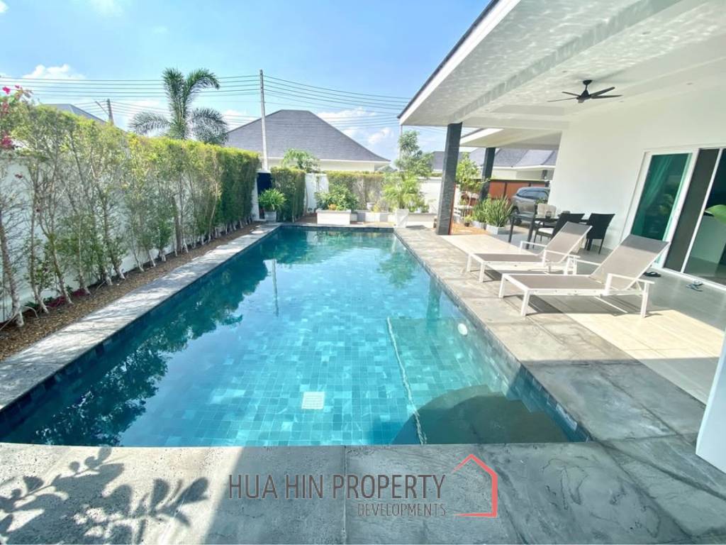 ARIA HUA HIN 1 : 3 bed luxurious modern pool villa