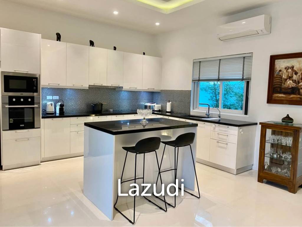 ARIA HUA HIN 1 : 3 bed luxurious modern pool villa