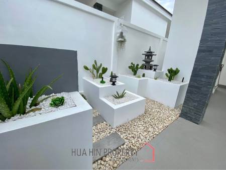 ARIA HUA HIN 1 : 3 bed luxurious modern pool villa