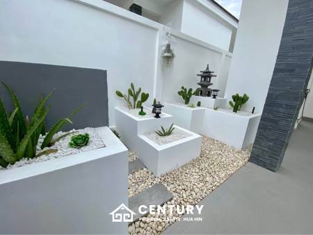 ARIA HUA HIN 1 : 3 bed luxurious modern pool villa