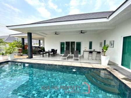 ARIA HUA HIN 1 : 3 bed luxurious modern pool villa
