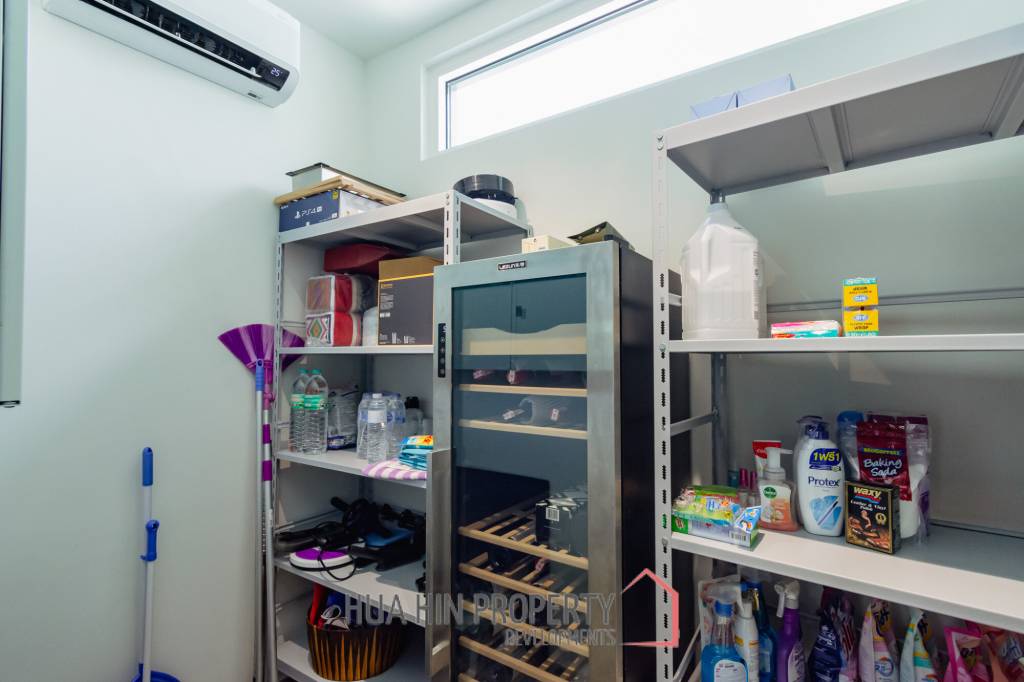 430 sqm modern pool villa with mountain views in Thap Tai Hua Hin