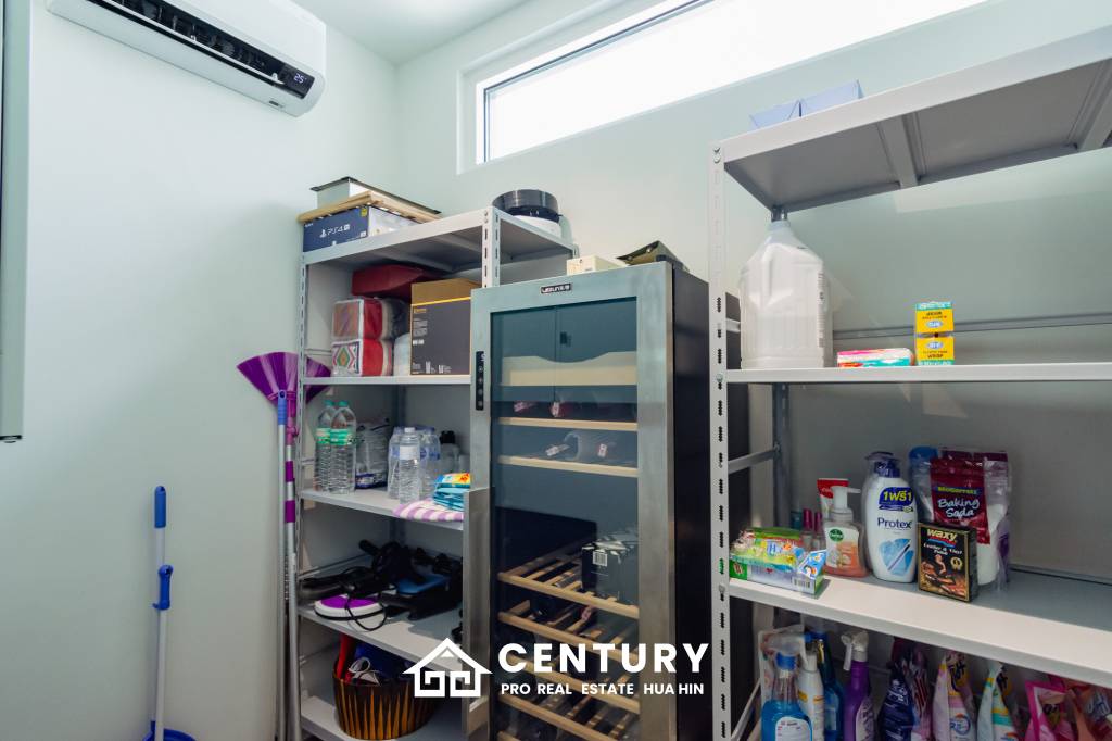 430 sqm modern pool villa with mountain views in Thap Tai Hua Hin