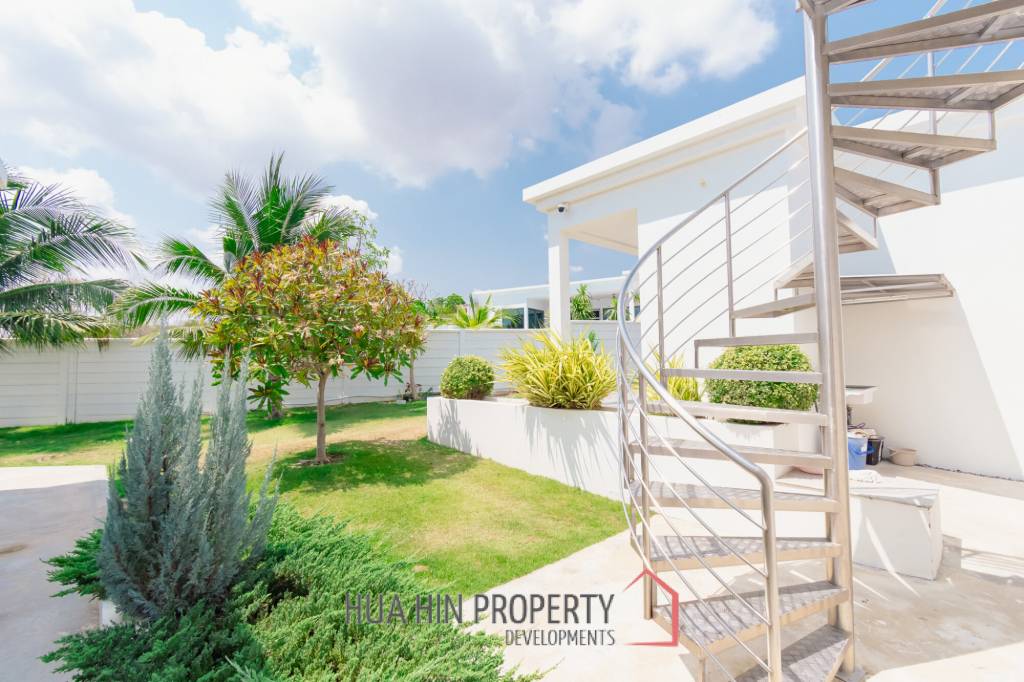 430 sqm modern pool villa with mountain views in Thap Tai Hua Hin