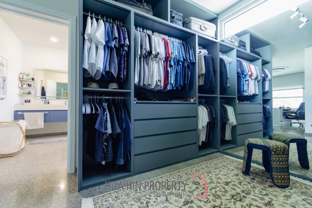 430 sqm modern pool villa with mountain views in Thap Tai Hua Hin