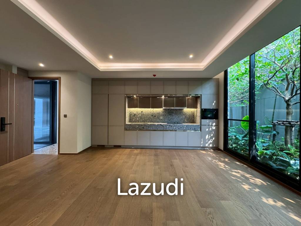 Low Rise Villa Garden View at Via 34 Khlong Toei Bangkok