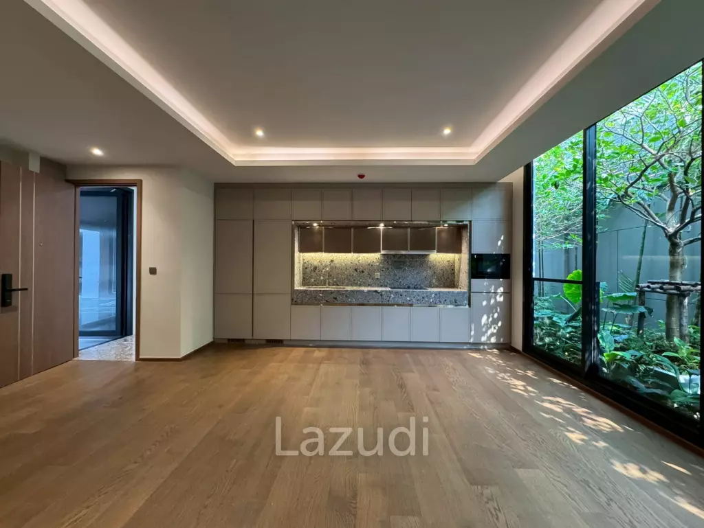 Low Rise Villa Garden View at Via 34 Khlong Toei Bangkok