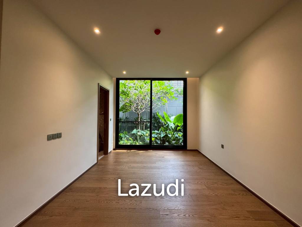 Low Rise Villa Garden View at Via 34 Khlong Toei Bangkok