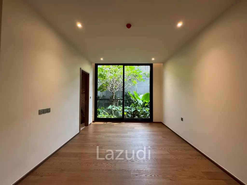 Low Rise Villa Garden View at Via 34 Khlong Toei Bangkok
