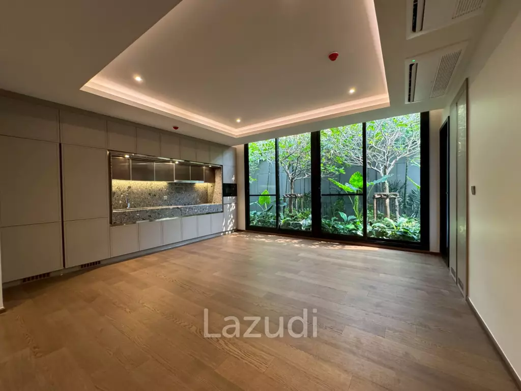 Low Rise Villa Garden View at Via 34 Khlong Toei Bangkok