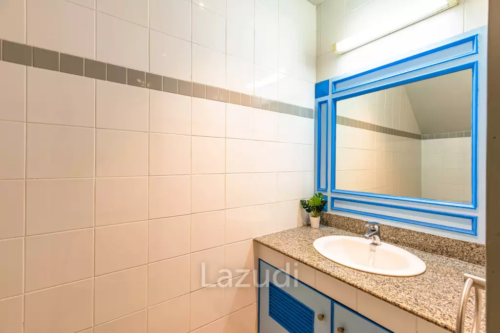 4 Bedroom Townhouse in Great Location (BSS)
